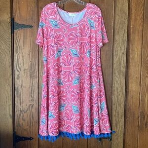 Simply Southern Tassel Hem S/S Pink Aqua Sea Shell AOP Scoop Neck Size LARGE
